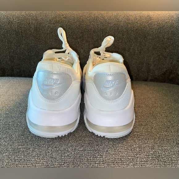 New Women’s Size 9 Nike Air Max Excee Shoes